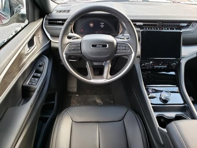 2025 Jeep Grand Cherokee L in Bedford, OH 44146 - 18103847 9