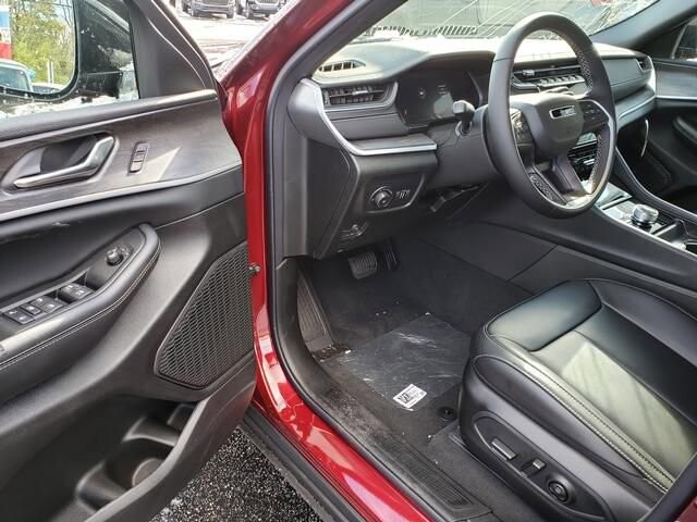 2025 Jeep Grand Cherokee L in Bedford, OH 44146 - 18103847 6