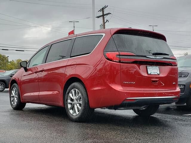 2026 Chrysler Pacifica in Bedford, OH 44146 - 18103852 3
