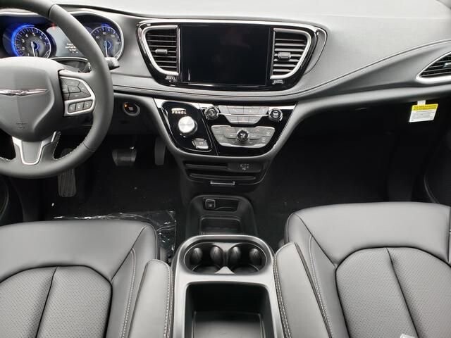 2026 Chrysler Pacifica in Bedford, OH 44146 - 18103852 8