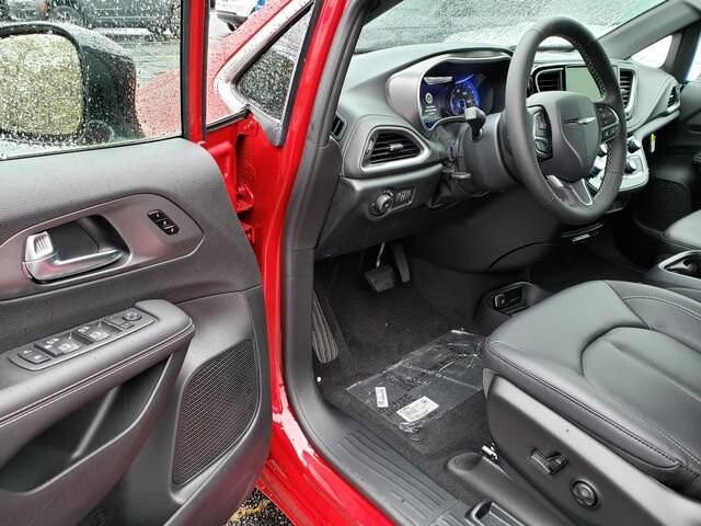 2026 Chrysler Pacifica in Bedford, OH 44146 - 18103852 6