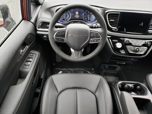 2026 Chrysler Pacifica in Bedford, OH 44146 - 18103852 9