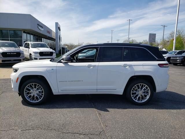 2023 Jeep Grand Cherokee in Bedford, OH 44146 - 18103857 3