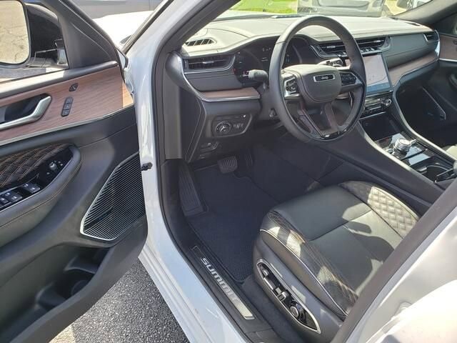 2023 Jeep Grand Cherokee in Bedford, OH 44146 - 18103857 6