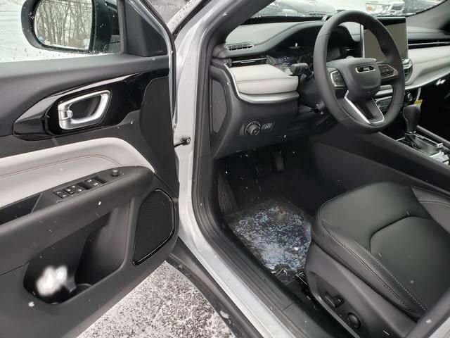 2026 Jeep Compass in Bedford, OH 44146 - 18103858 6