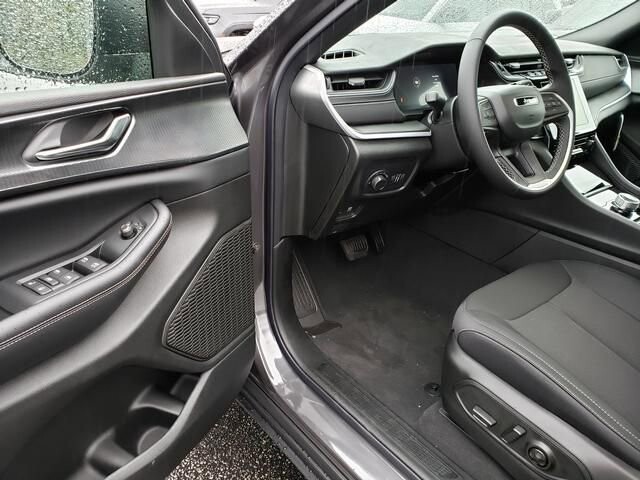 2025 Jeep Grand Cherokee L in Bedford, OH 44146 - 18103864 6