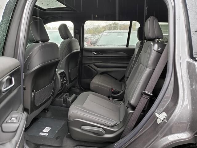 2025 Jeep Grand Cherokee L in Bedford, OH 44146 - 18103864 8