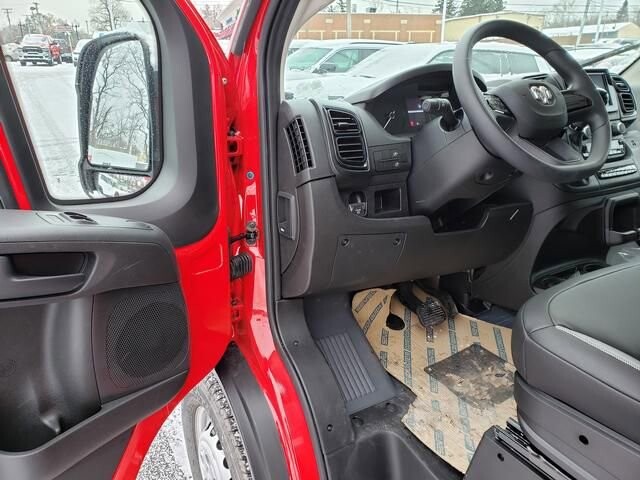 2025 RAM ProMaster in Bedford, OH 44146 - 18103868 6