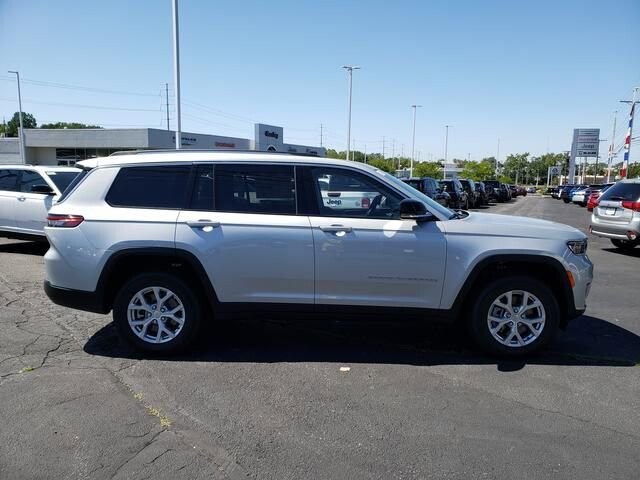2023 Jeep Grand Cherokee L in Bedford, OH 44146 - 18103869 5