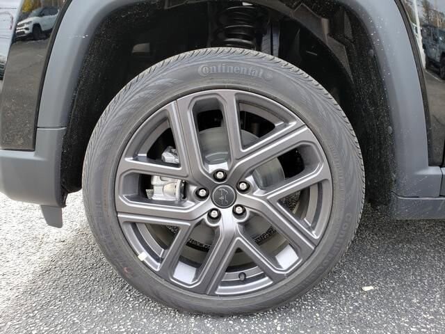 2026 Jeep Compass in Bedford, OH 44146 - 18103870 12