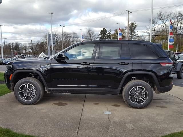 2024 Jeep Grand Cherokee in Bedford, OH 44146 - 18103873 3