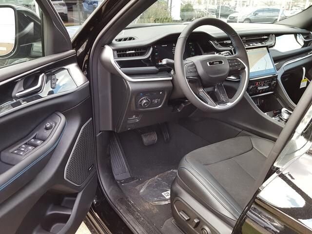 2024 Jeep Grand Cherokee in Bedford, OH 44146 - 18103873 6