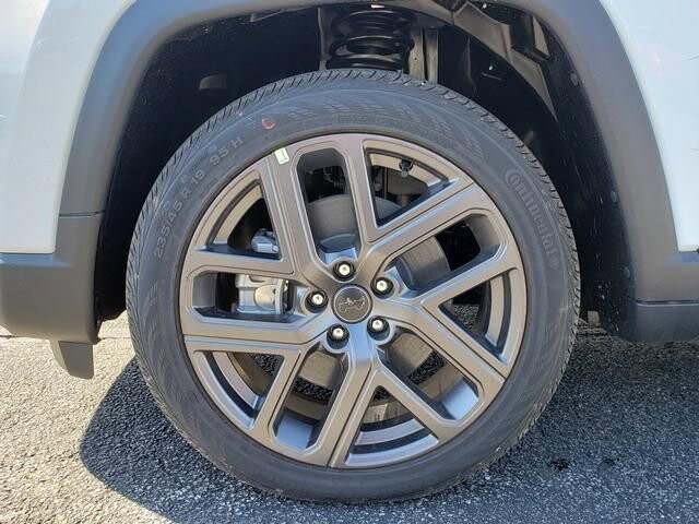 2026 Jeep Compass in Bedford, OH 44146 - 18103875 12