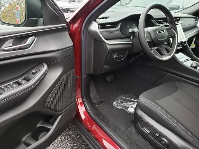 2025 Jeep Grand Cherokee in Bedford, OH 44146 - 18103884 6