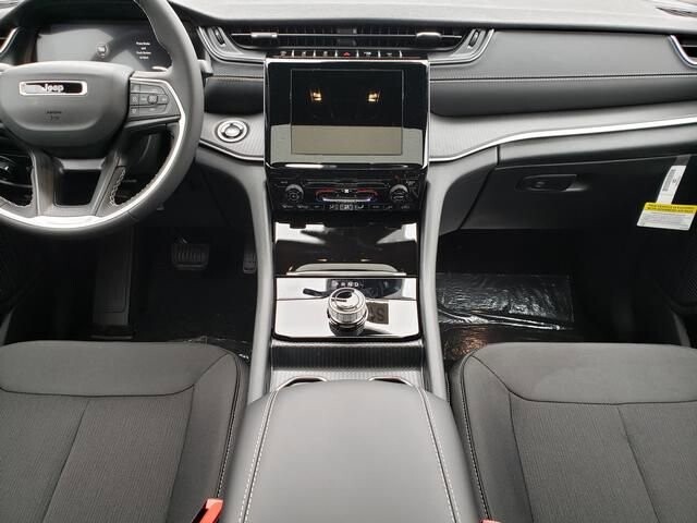 2025 Jeep Grand Cherokee in Bedford, OH 44146 - 18103884 9