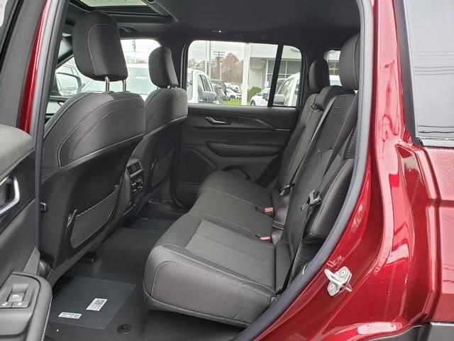 2025 Jeep Grand Cherokee in Bedford, OH 44146 - 18103884 8