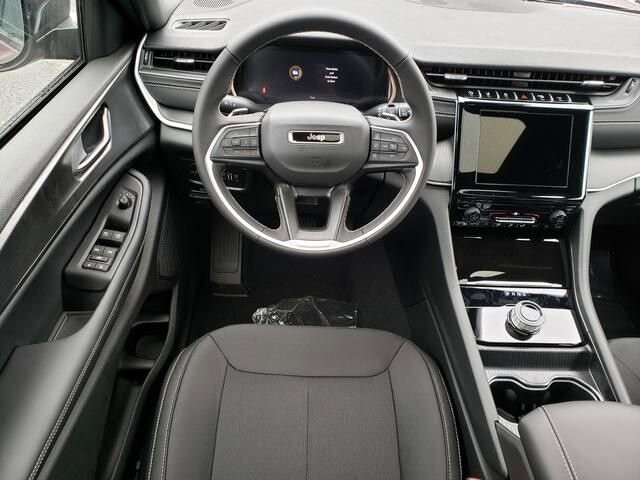 2025 Jeep Grand Cherokee in Bedford, OH 44146 - 18103884 10