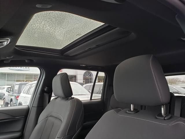 2025 Jeep Grand Cherokee in Bedford, OH 44146 - 18103884 7