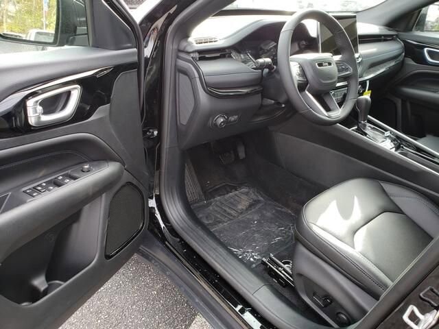 2026 Jeep Compass in Bedford, OH 44146 - 18103889 6