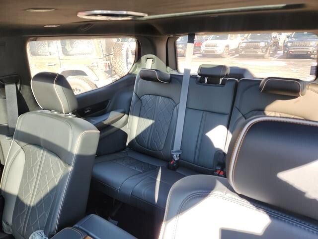 2024 Jeep Grand Wagoneer in Bedford, OH 44146 - 18103890 11