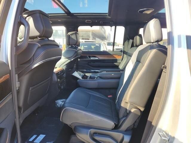 2024 Jeep Grand Wagoneer in Bedford, OH 44146 - 18103890 7