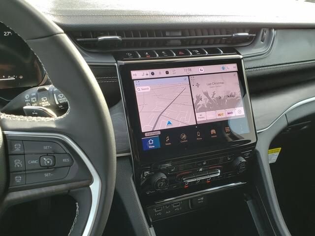 2025 Jeep Grand Cherokee in Bedford, OH 44146 - 18103893 11