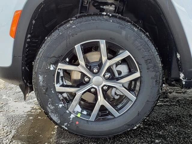 2025 Jeep Grand Cherokee in Bedford, OH 44146 - 18103893 12