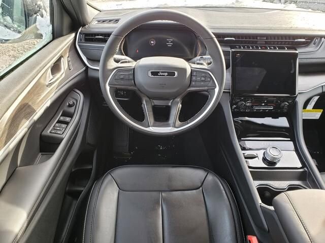 2025 Jeep Grand Cherokee in Bedford, OH 44146 - 18103893 10