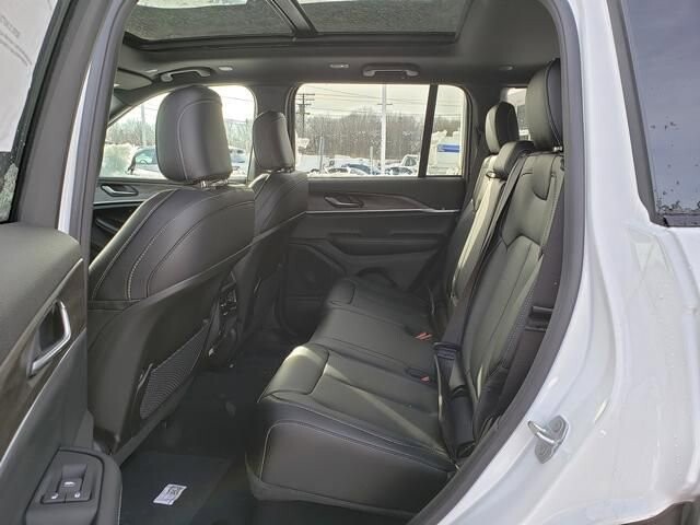 2025 Jeep Grand Cherokee in Bedford, OH 44146 - 18103893 8