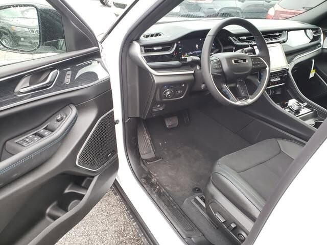 2024 Jeep Grand Cherokee in Bedford, OH 44146 - 18103898 6