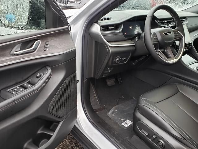 2025 Jeep Grand Cherokee L in Bedford, OH 44146 - 18103899 6