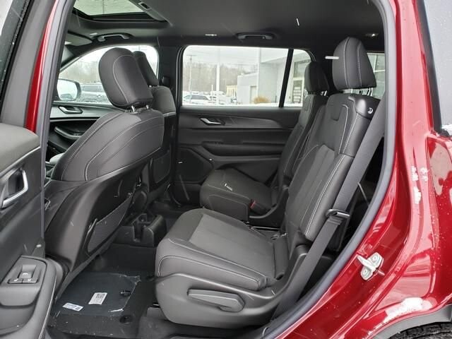 2025 Jeep Grand Cherokee L in Bedford, OH 44146 - 18103900 8