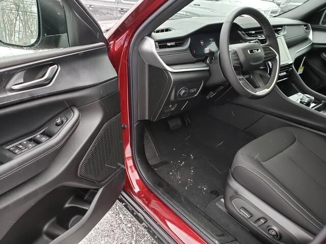 2025 Jeep Grand Cherokee L in Bedford, OH 44146 - 18103900 6