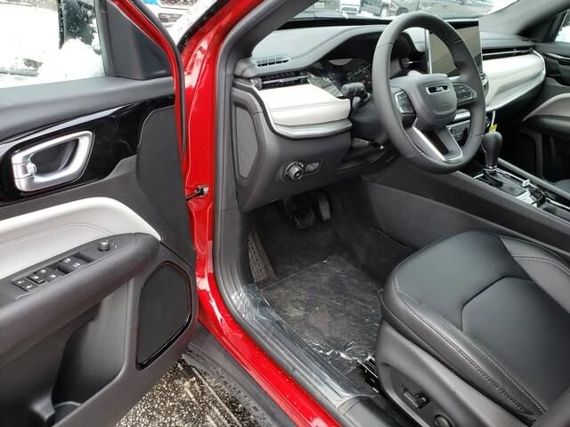 2026 Jeep Compass in Bedford, OH 44146 - 18103901 6
