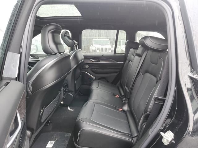 2024 Jeep Grand Cherokee in Bedford, OH 44146 - 18103902 7