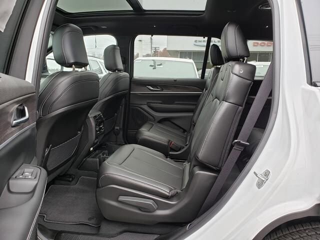 2025 Jeep Grand Cherokee L in Bedford, OH 44146 - 18103905 8