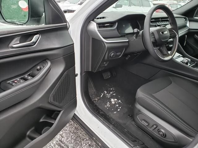 2025 Jeep Grand Cherokee L in Bedford, OH 44146 - 18103908 6