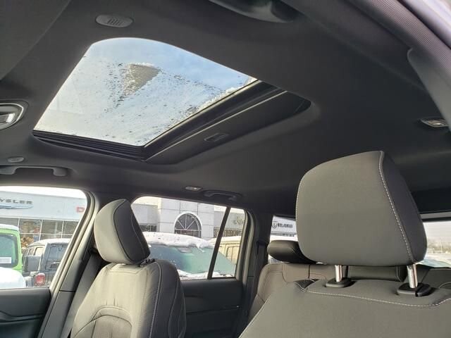 2025 Jeep Grand Cherokee in Bedford, OH 44146 - 18103909 7