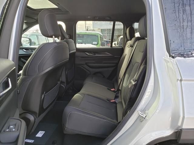 2025 Jeep Grand Cherokee in Bedford, OH 44146 - 18103909 8