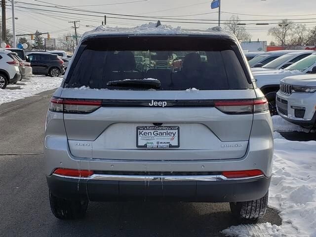 2025 Jeep Grand Cherokee in Bedford, OH 44146 - 18103909 4