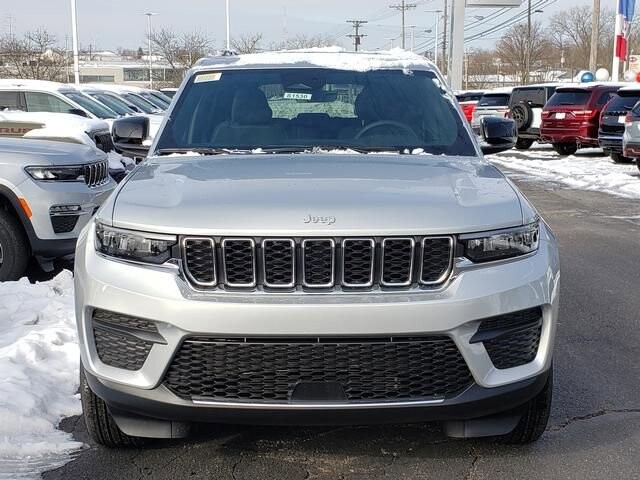 2025 Jeep Grand Cherokee in Bedford, OH 44146 - 18103909 5