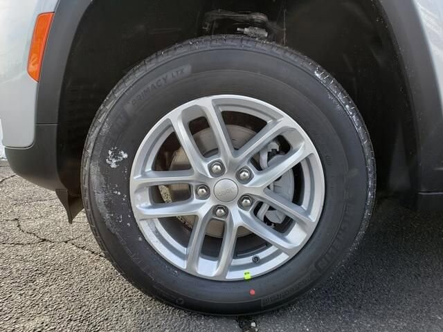 2025 Jeep Grand Cherokee in Bedford, OH 44146 - 18103909 12