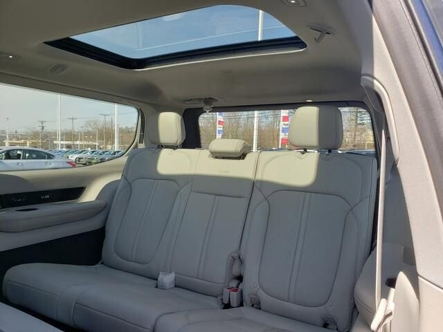 2024 Jeep Grand Wagoneer in Bedford, OH 44146 - 18103911 8