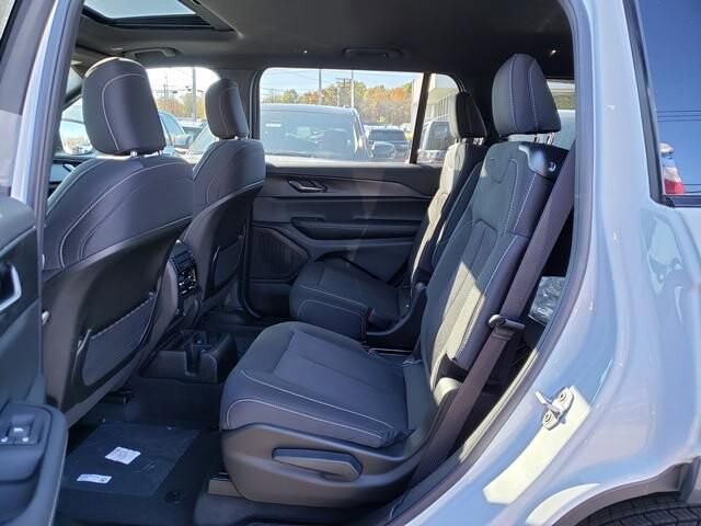 2025 Jeep Grand Cherokee L in Bedford, OH 44146 - 18103912 8