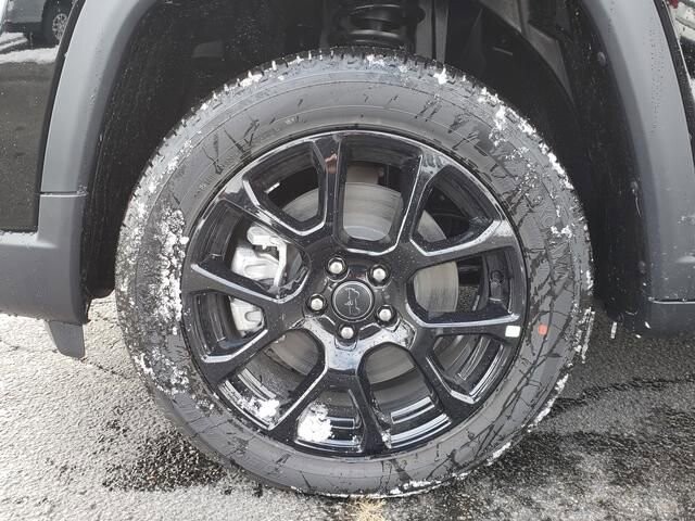 2026 Jeep Compass in Bedford, OH 44146 - 18103914 12