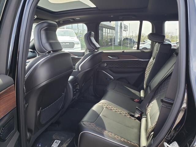 2023 Jeep Grand Cherokee in Bedford, OH 44146 - 18103916 7