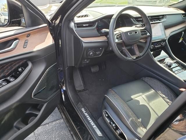 2023 Jeep Grand Cherokee in Bedford, OH 44146 - 18103916 6