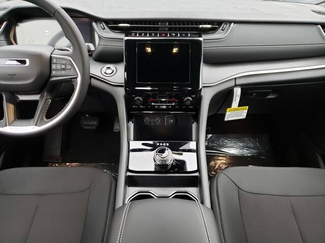 2025 Jeep Grand Cherokee in Bedford, OH 44146 - 18103918 8