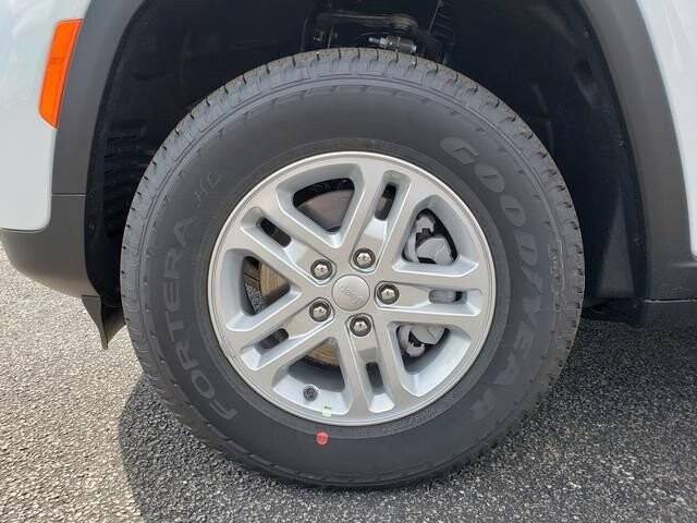 2025 Jeep Grand Cherokee in Bedford, OH 44146 - 18103919 12