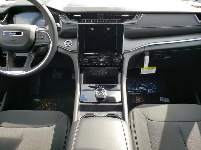 2025 Jeep Grand Cherokee in Bedford, OH 44146 - 18103919 8